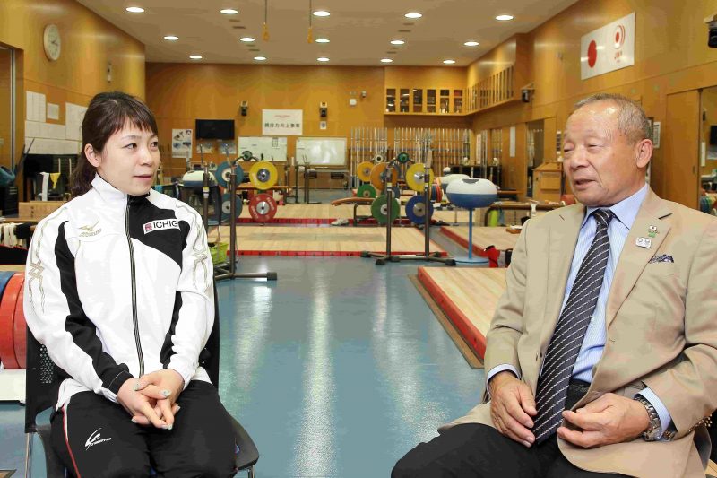 女子重量挙げ日本代表 三宅宏美と父 義行が語る 伸びる選手に共通する条件 人間力 仕事力を高めるweb Chichi 致知出版社 女子重量挙げ日本代表 三宅宏美と父 義行が語る 伸びる選手に共通する条件 人間力 仕事力を高めるweb Chichi 致知出版社